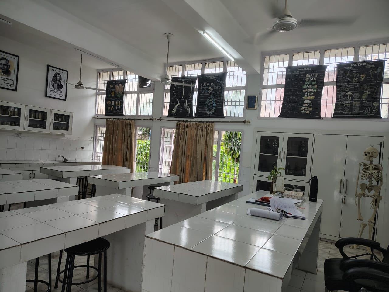 BIOLOGY LABORATORY